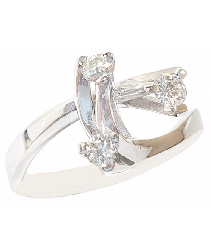 Ring K18 with three Diamonds
