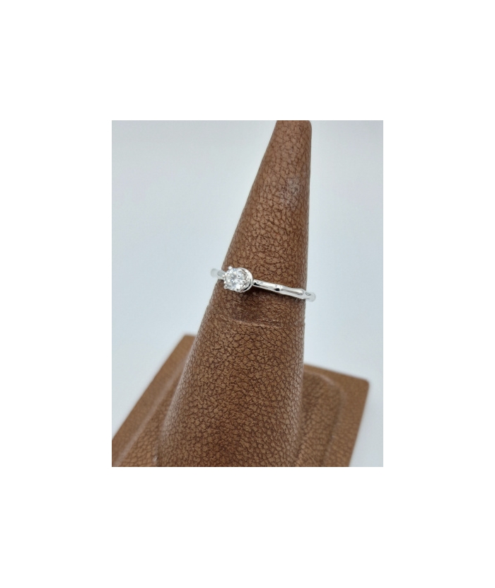 Engagement Ring K18 diamond