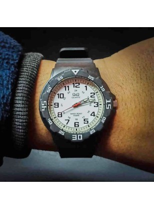 Q&Q VR18J003Y Black 2
