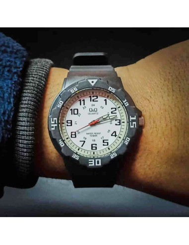 Q&Q VR18J003Y Black